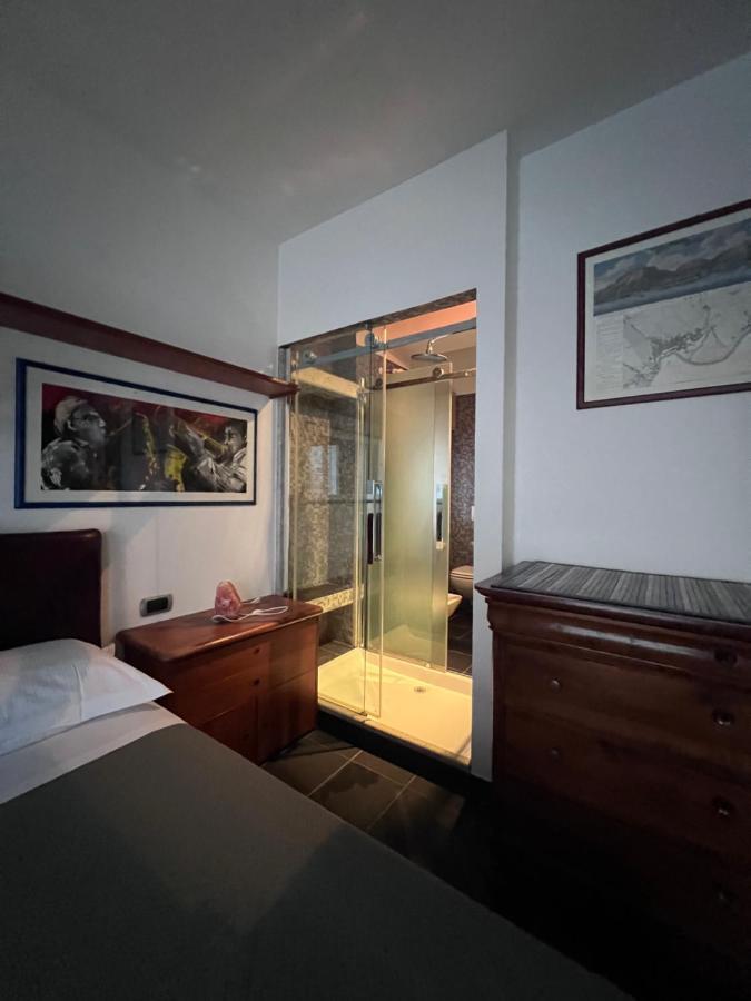 Casa Vacanze Attico Sul Lago Di Lecco, A Due Passi Dal Centro Con Posto Auto Exterior photo