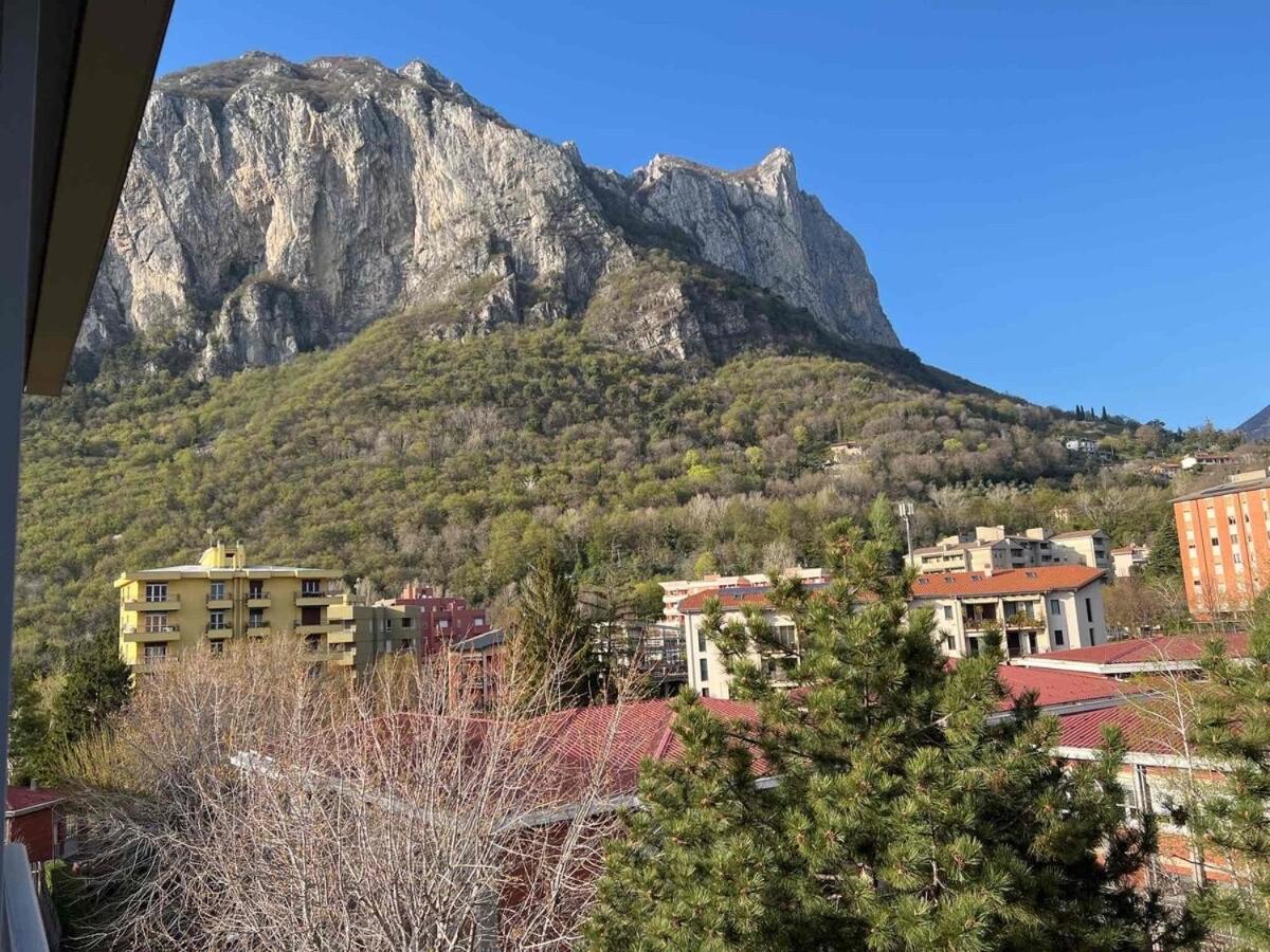 Casa Vacanze Attico Sul Lago Di Lecco, A Due Passi Dal Centro Con Posto Auto Exterior photo
